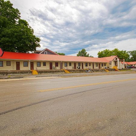 Sunflower Motel Hiawatha By Oyo Exteriér fotografie