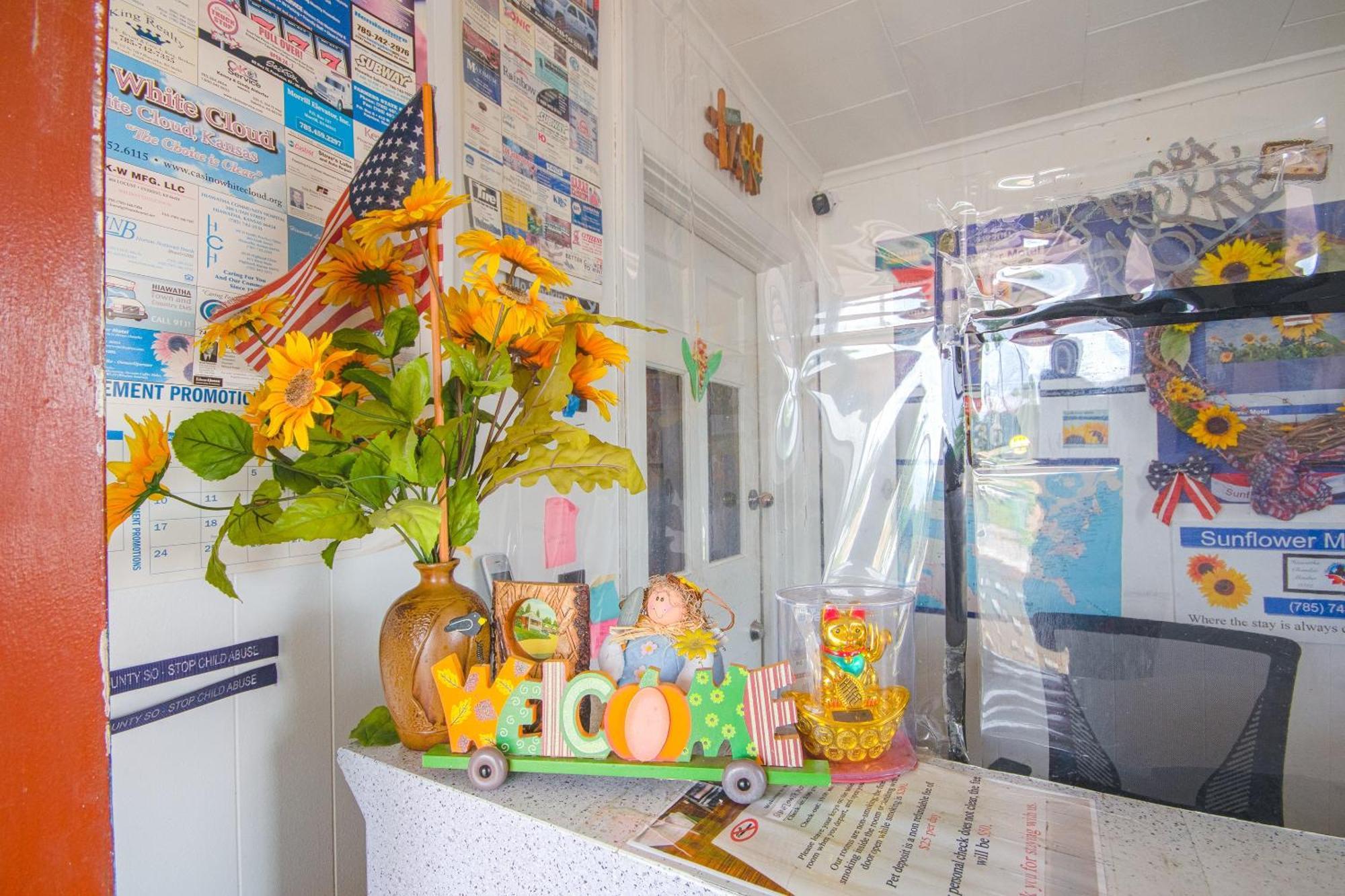 Sunflower Motel Hiawatha By Oyo Exteriér fotografie